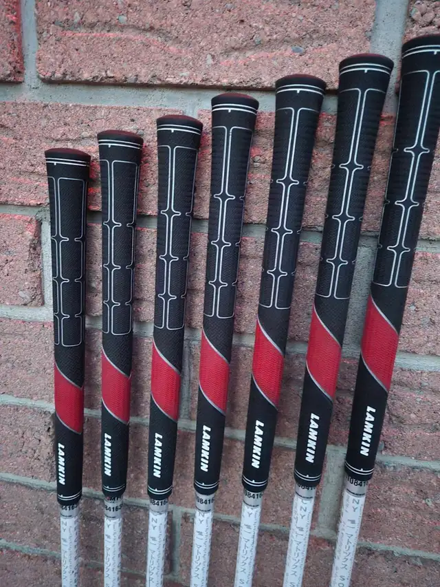 left handed Wilson staff D100 irons in Golf in St. Catharines - Image 2