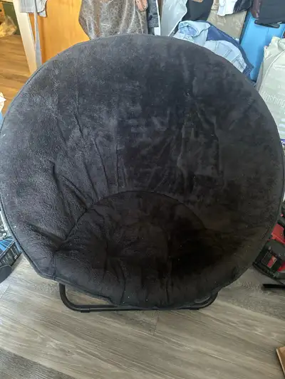 This brand new Papasan chair, with its comfy black cushion and sturdy metal frame, is the perfect ad...