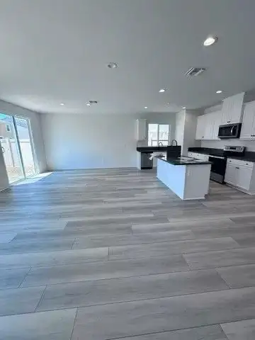 Deep cleaning and move out and in cleaning 62863725318019124