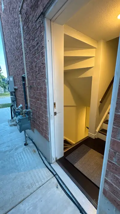 Features • 1 bedroom • 1 bathroom. • 30 %of utilities • parking available • Smoke and pet-free • lau...