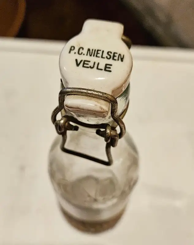Vintage Flip Top Swing Cap Glass bottle ~ P.C.NIELSEN VEJLE in Arts & Collectibles in City of Toronto - Image 4