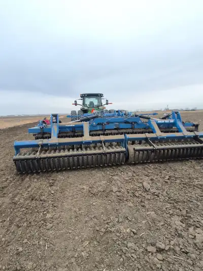 Custom high speed discing, 20 heavy Kinze disc. Call/text 403 308 6632 not Sunday please
