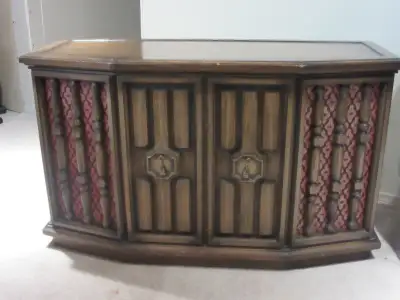 Vintage Hi-Fi Oak Console by RCA, Model SFC 10090 45-1/2" wide, 18-3/4" deep, 26" high includes reco...