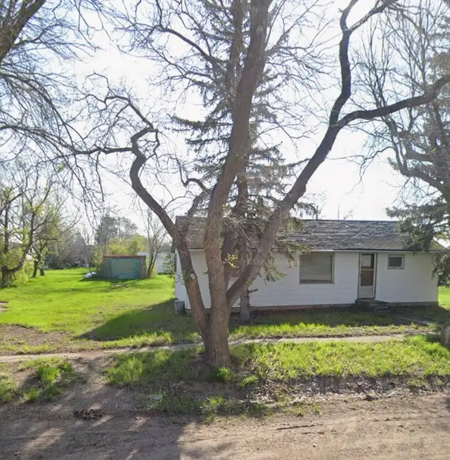 house+ garage for sale in Houses for Sale in Saskatoon - Image 2