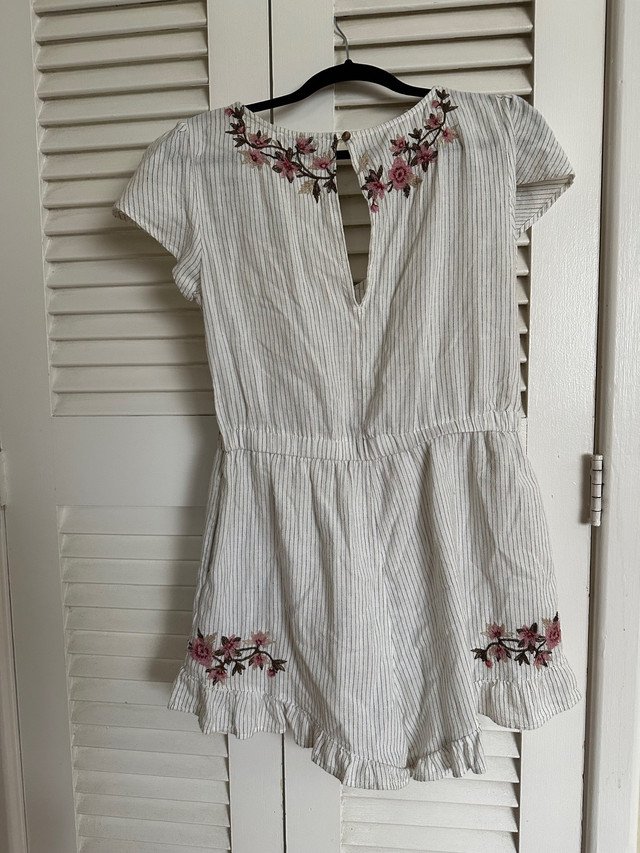 American Eagle Floral Romper in Women's - Dresses & Skirts in Ottawa - Image 3
