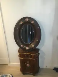 meuble avec miroir décoratif