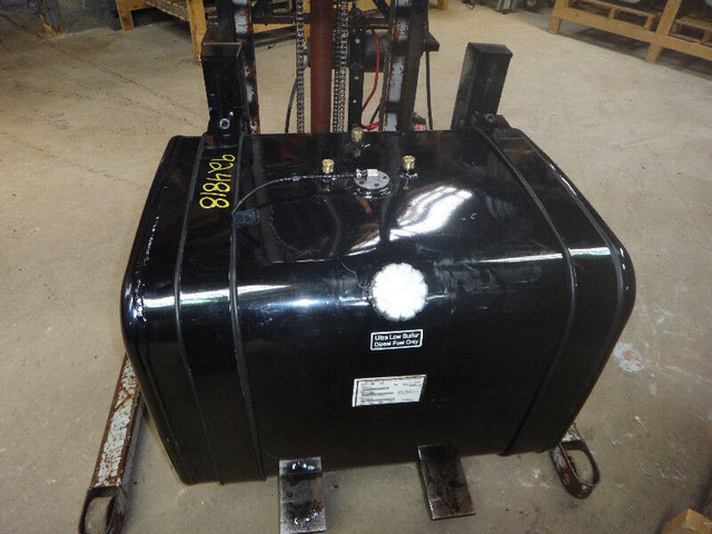 réservoir pour pompe ou génératrice diesel acier aluminium dans Pièces et accessoires pour équipement lourd  à Lévis - Image 3