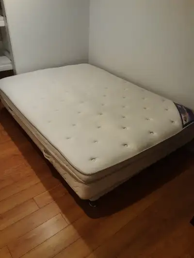 Lit double avec matelas a donner, View more