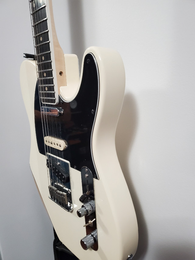 Fender Nashville Power Tele Custom w Piezo. in Guitars in London - Image 2