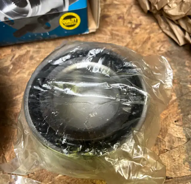 BMW X3 wheel hub assembly in Auto Body Parts in Bedford - Image 5