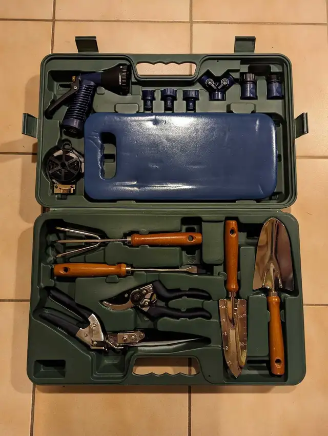 15-Piece Outdoor Garden Care Set (NEW) in Outdoor Tools & Storage in City of Toronto - Image 2