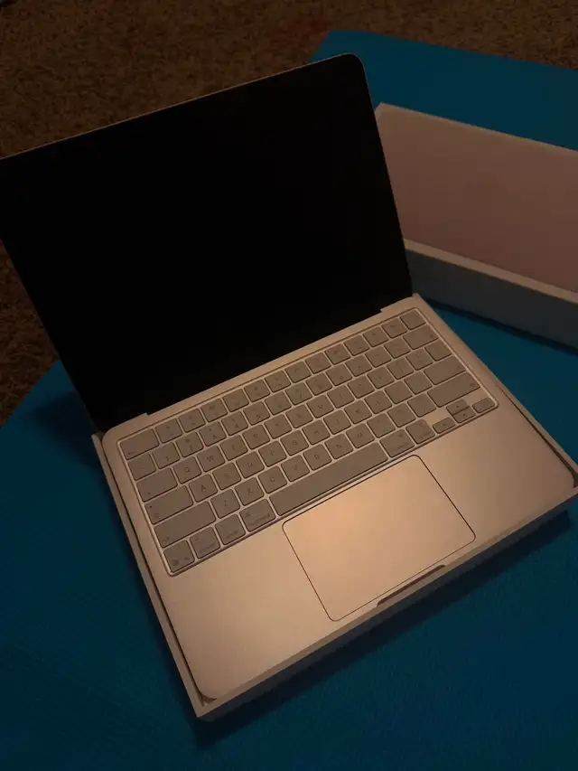 MacBook507648928226355201