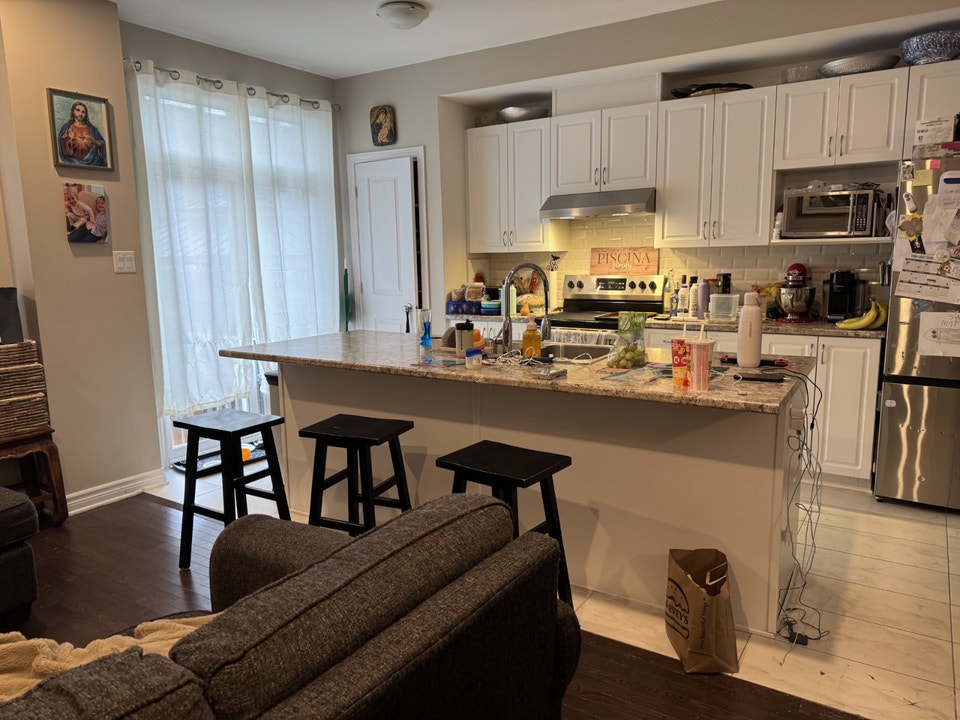 Minto Executive townhouse in Avalon for rent (3bdrm, 2.5bath) 3