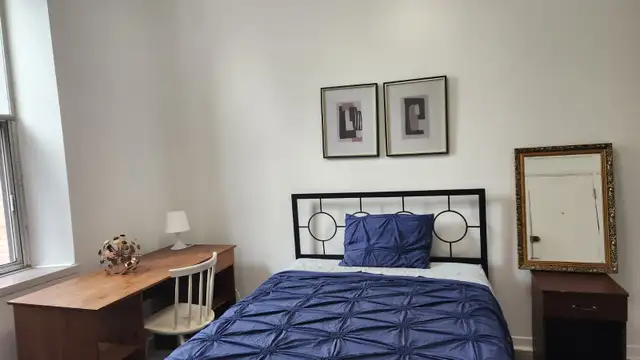 Chambre meublee bain prive-$760-Berri-Uqam-Room with private bat