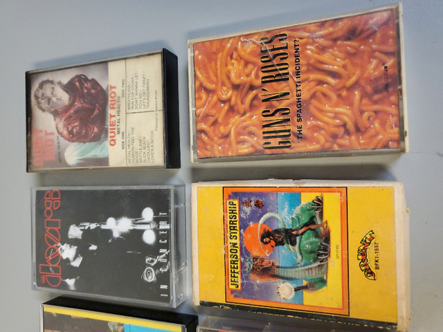 Vintage Rock And Roll Cassette Tape Lot 8pc Bowie, Beasties, Doo in CDs, DVDs & Blu-ray in St. Catharines - Image 4