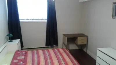 ROOM TO RENT/ À LOUER /MEUBLÉ TOUT INCLUS NEAR METRO PLAMONDON Lisez et notez que cet apt sont toute...