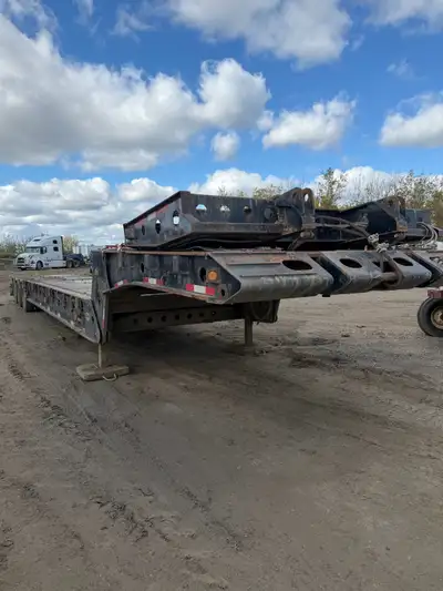 9’6” wide Flip outriggers to 12’ Tri/tandem Neck Trailer Plumbed for booster and Jeep neck extension...