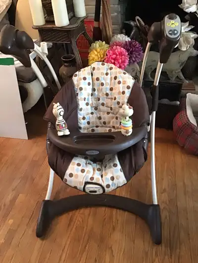Graco Silhouerre Baby Swing -Deco-like new, View more