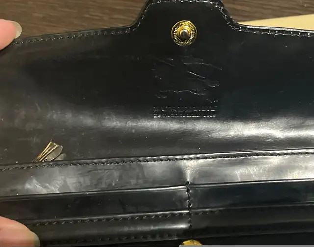 Burberry quilted wallet in Women's - Bags & Wallets in Mississauga / Peel Region - Image 5