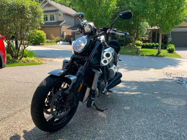 2013 Yamaha VMAX 1700 with ABS in Street, Cruisers & Choppers in Vancouver - Image 3