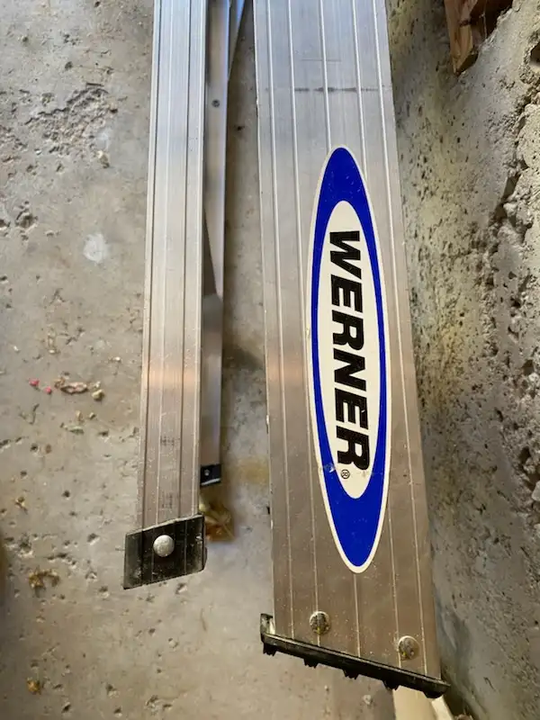 WERNER 4 FOOT STEP LADDER in Ladders & Scaffolding in Oakville / Halton Region - Image 4