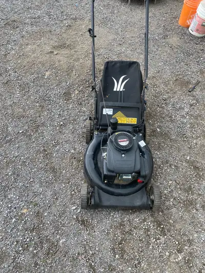 Selling a like new MTD push mower $250 OBO