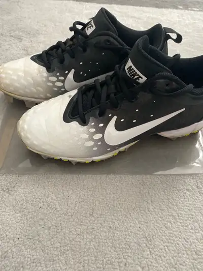 Softball women’s 7.5  Cleats, View more