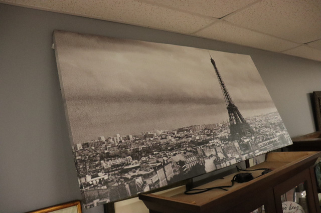 Large Paris/Eiffel Tower pic on canvas in Home Décor & Accents in Saint John - Image 4