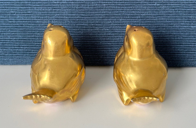 Vintage Hammersley Bone China Gold Bird Salt & Pepper Shaker Set in Arts & Collectibles in Bedford - Image 4