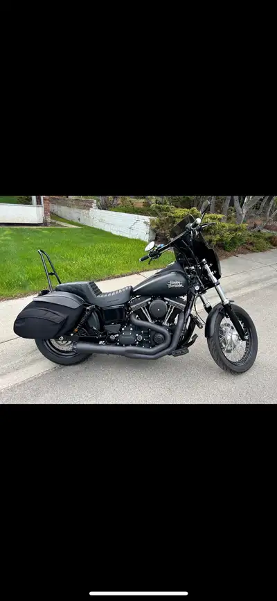 2014 Dyna FXDB 13000km Bassani exhaust Saddleman seat ST suspension Leather pro bags Memphis shade f...