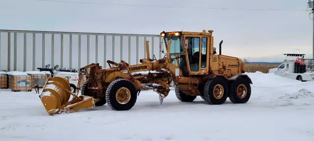 Champion 730 series III Grader in Heavy Equipment in Peterborough - Image 5