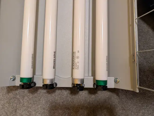4 ft. Shop Light / Grow Light with 4 Grow Bulbs in Indoor Lighting & Fans in St. Albert - Image 3