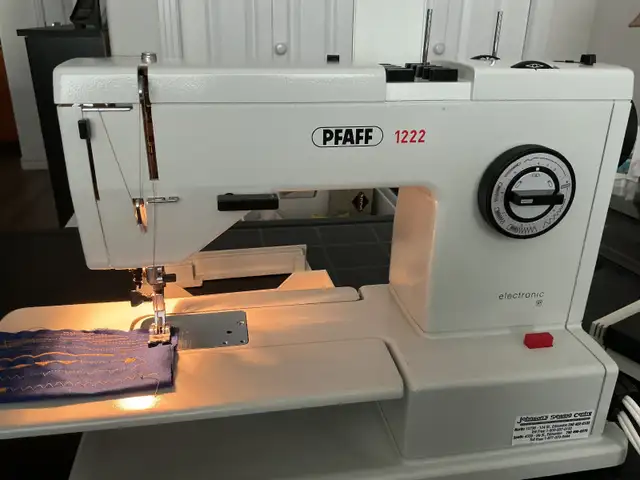 Pfaff 220 Sewing Machine526670133639915522