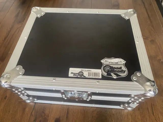 Pioneer CDJ 800 MK2 w/ Road Ready Case in Performance & DJ Equipment in Markham / York Region - Image 3