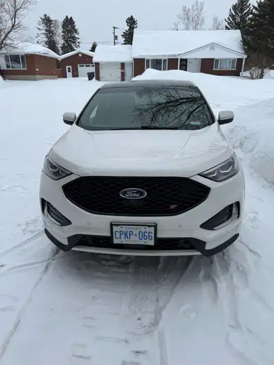 2019 Ford Edge accident free, plastic film installed to protect paint, set of winter and summer tire...