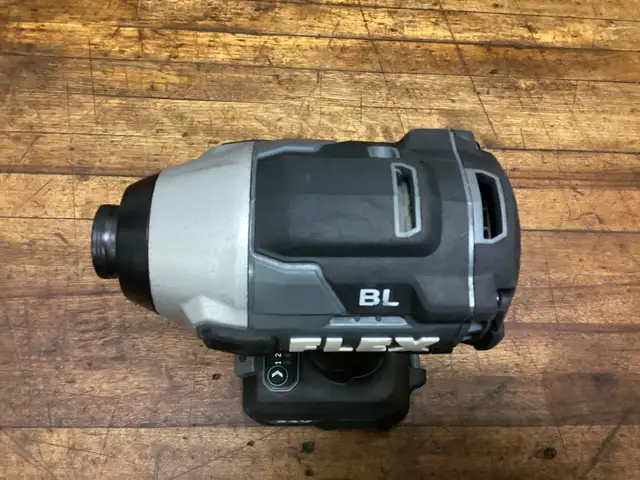 FLEX 24v MAX BRUSHLESS 3-SPEED 1/4”HEX QUICK EJECT IMPACT DRIVER in Power Tools in Barrie - Image 6