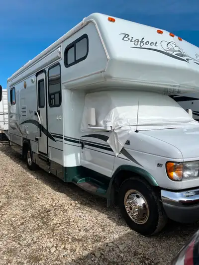 E450 Super Duty, V10 Triton 87,000 km, New Rear Tires Fresh water 66-gals, Gray Water 30-gals, Black...