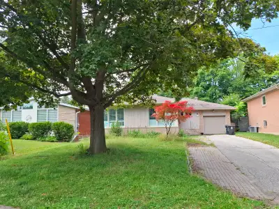 2 bedroom+ 1study room basement apartment in a bungalow for rent.The property is located in the pres...