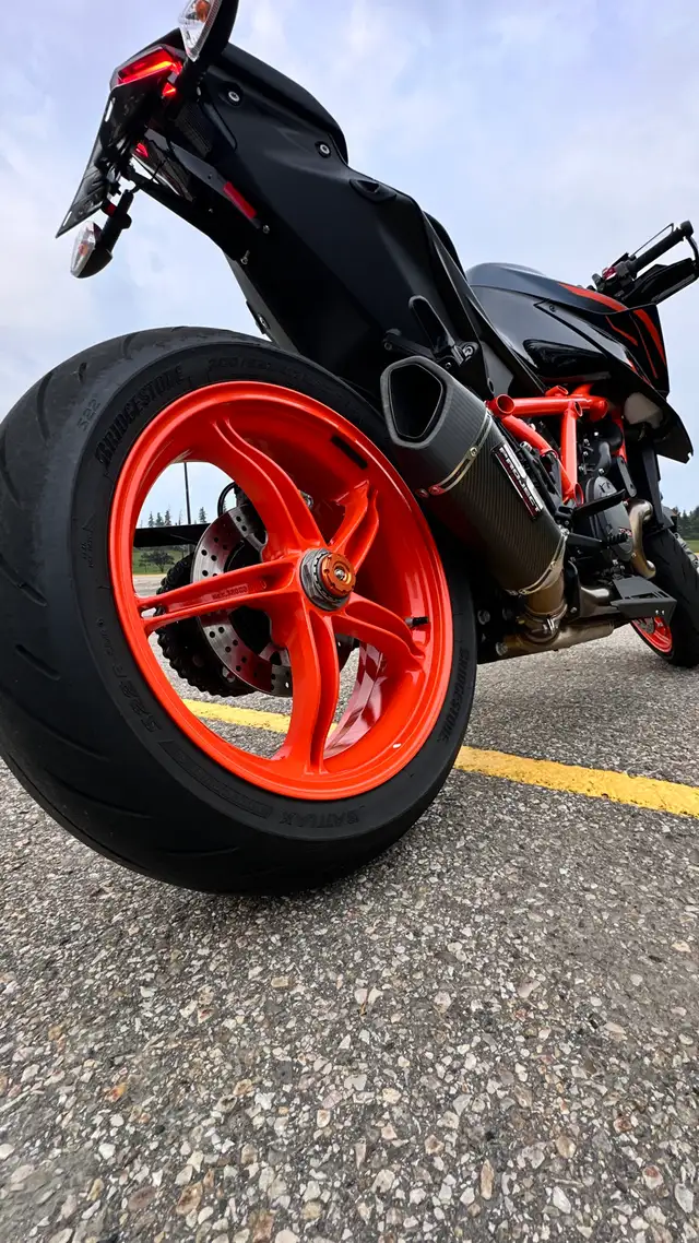 KTM 1290 superduke evo R 2022 in Sport Bikes in Calgary - Image 6