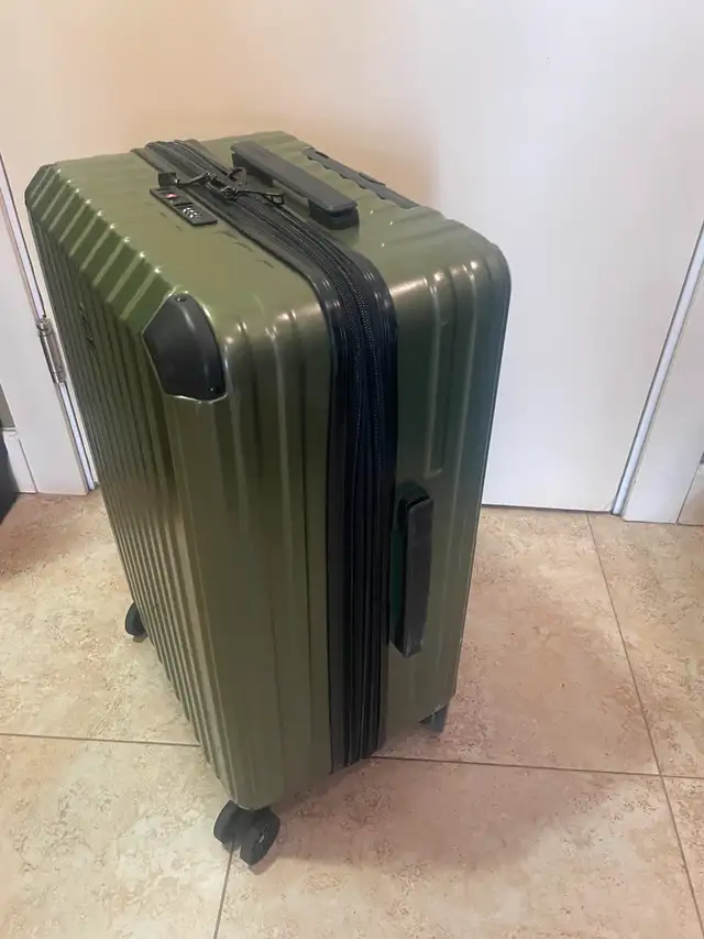Champs 24” Polycarbonate Luggage in Bags & Luggage in Calgary - Image 2