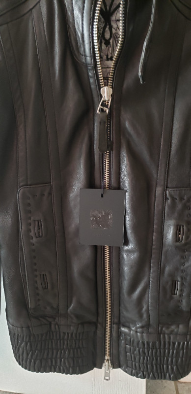 Mackage ladies leather jacket XS size in Women's - Tops & Outerwear in Markham / York Region - Image 3