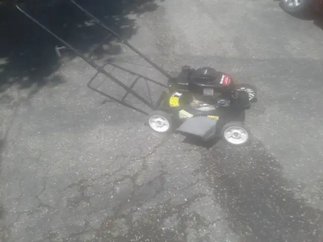 Lawnmowers: sales and repair in Lawnmowers & Leaf Blowers in Kitchener / Waterloo - Image 3