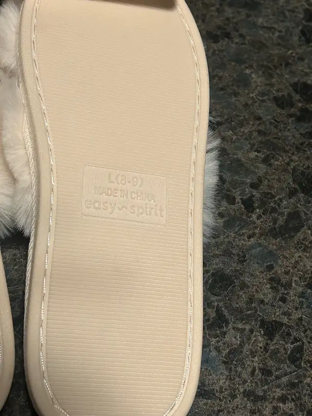White Slippers584199988336414722