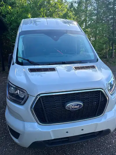 ford transit 2023 avec kit pour conversion VR sièges avant rotatif banquette arrière approuvé transp...