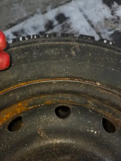 4 used winter tires still in good condition tires size 205 60 R 16 If intrested msg please