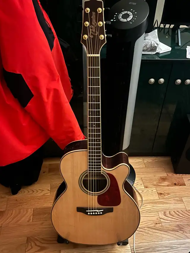 Takamine Electro-Acoustic Guitar533465094758737921