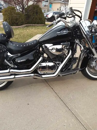 05 Boulevard nice shape for year, @31,000 km this bike is barely broke in. New battery Vance & Hines...
