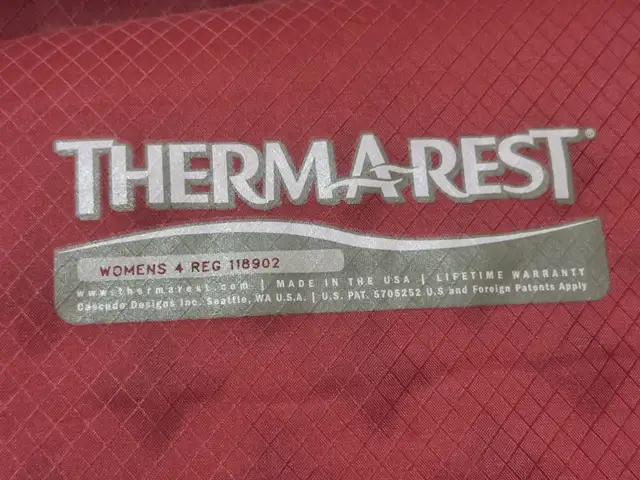 Therm-a-Rest Womens 4  in Fishing, Camping & Outdoors in Owen Sound - Image 2