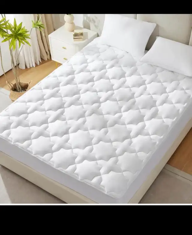 CozyLux Queen Mattress Pad Deep Pocket Non Slip Cotton Mattress  in Bedding in Hamilton - Image 8