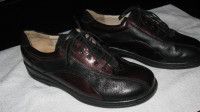 Magnifiques Chaussures GR 8.5 / 9 cuir noir et vernis bourgogne